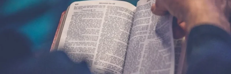 photo-1504052434569-70ad5836ab65-1